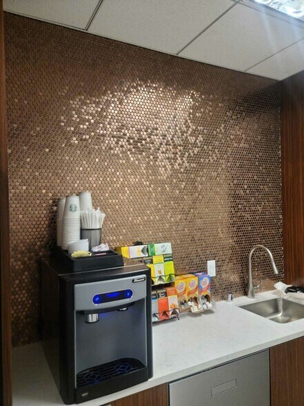 More Photos Of 225 S Lake Ave, Pasadena Unknown For Lease