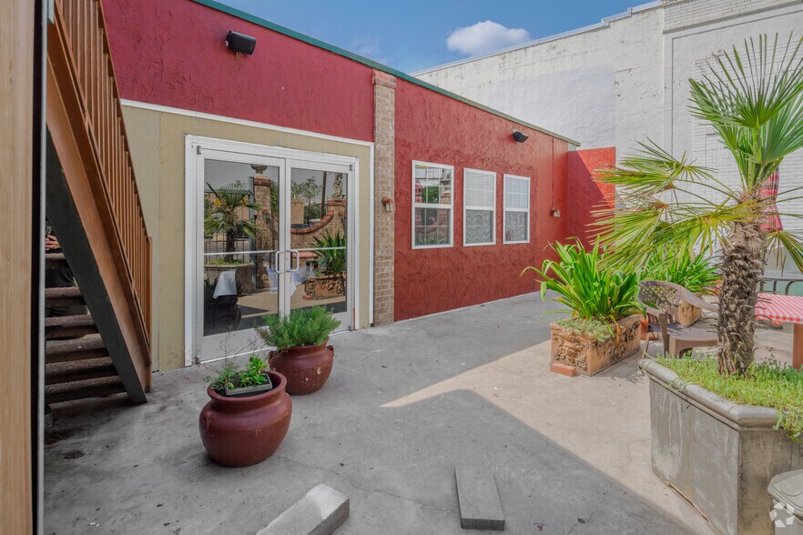 More Photos Of 800 S Alamo St, San Antonio Restaurant For Lease