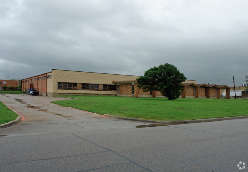 More Photos Of 8400 Ambassador Row, Dallas Warehouse For Sale