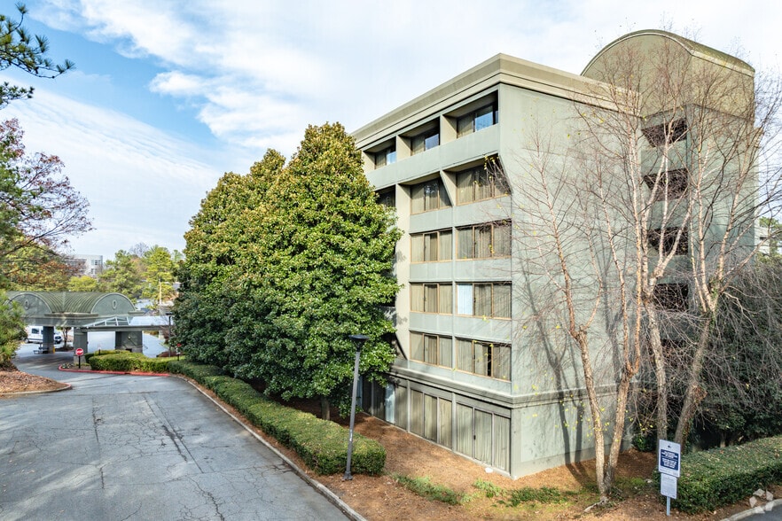 More Photos Of 2055 S Park Pl SE, Atlanta Hotel For Sale