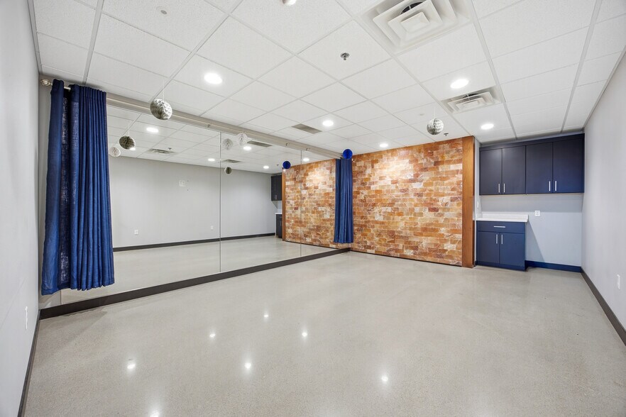 More Photos Of 3220 4th St E, West Fargo Office For Lease
