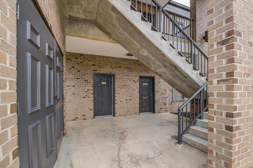 More Photos Of 4609 Pinecrest Office Park Dr, Alexandria Medical For Sale