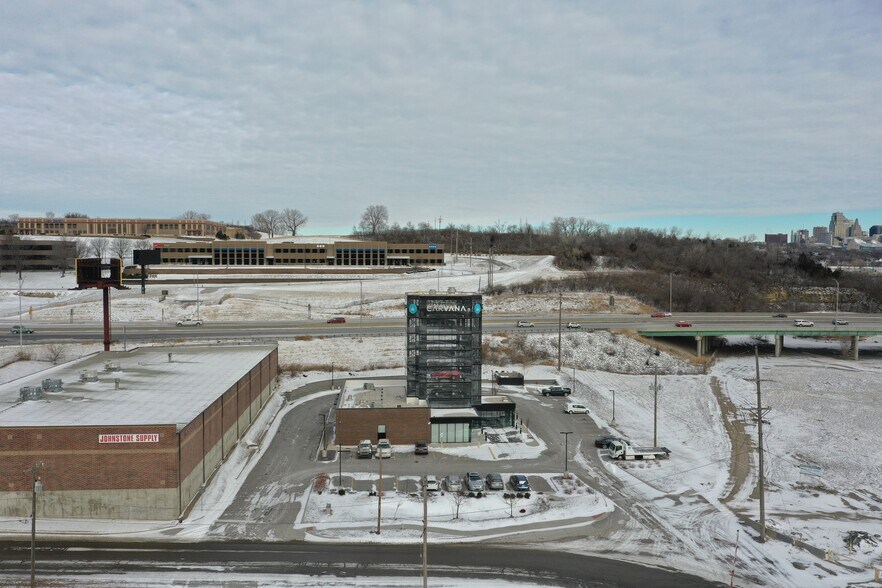 More Photos Of 1700 W 29th St, Kansas City General Retail For Sale
