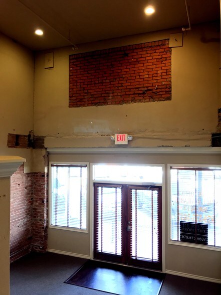 More Photos Of 208 N Bryan Ave, Bryan Office Residential For Lease