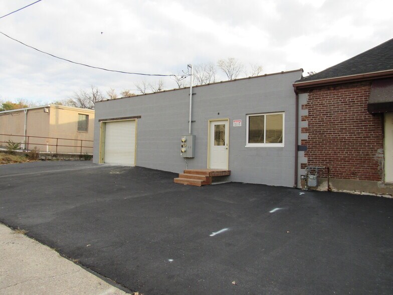 More Photos Of 1850 E Broadway, Alton Office Residential For Sale