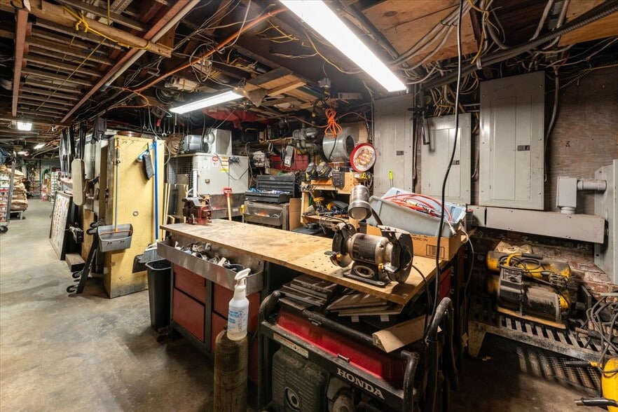 More Photos Of 217-219 Frelinghuysen Ave, Newark General Retail For Sale