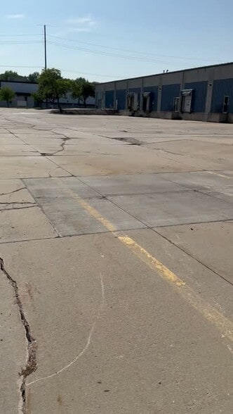 More Photos Of 2111 E 17th St, Des Moines Warehouse For Sale