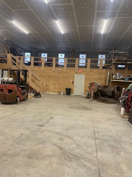 More Photos Of 1646 Chestnut Hill Rd, Morgantown Warehouse For Lease