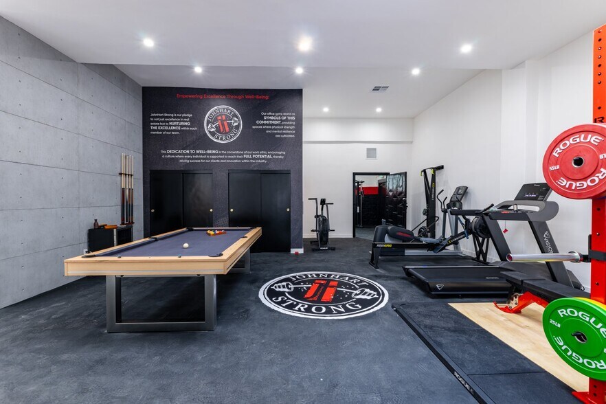 More Photos Of 203-215 N Victory Blvd, Burbank Office For Lease