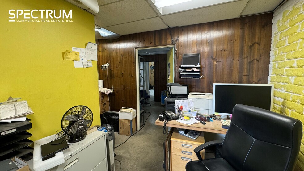 More Photos Of 16131 Valerio St, Van Nuys Warehouse For Lease