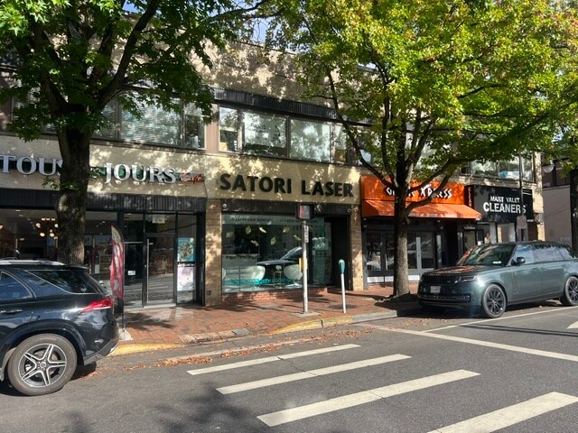 Primary Photo Of 33-43 Great Neck Rd, Great Neck Storefront Retail Office For Lease