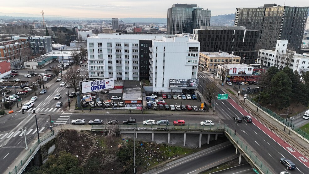 More Photos Of 233 NE Grand Ave, Portland General Retail For Sale