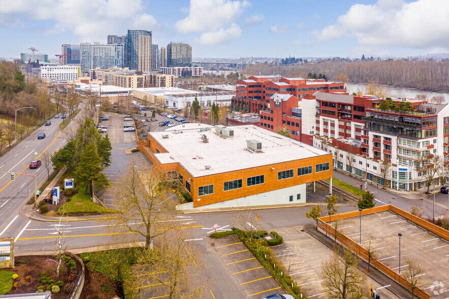 More Photos Of 4550 S Macadam Ave, Portland Office For Sale