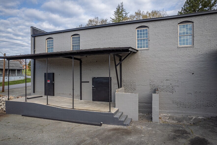 More Photos Of 313 S Government St, Lincolnton Office For Sale