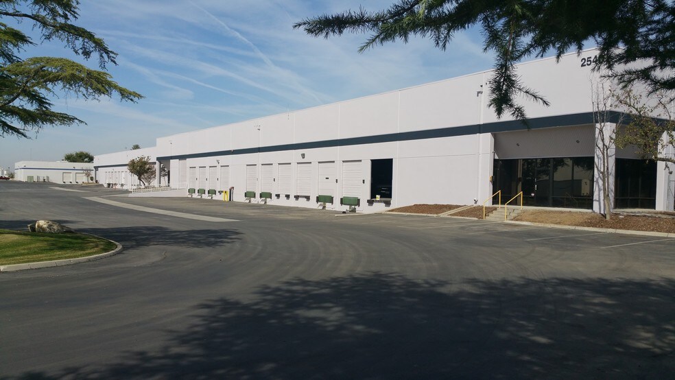 More Photos Of 2524-2540 Pegasus Dr, Bakersfield Warehouse For Lease