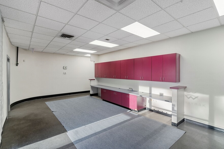 More Photos Of 801 S Rancho Dr, Las Vegas Office For Lease