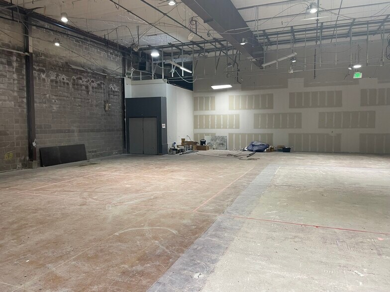 More Photos Of 133 S 27th Ave, Brighton Showroom For Sale