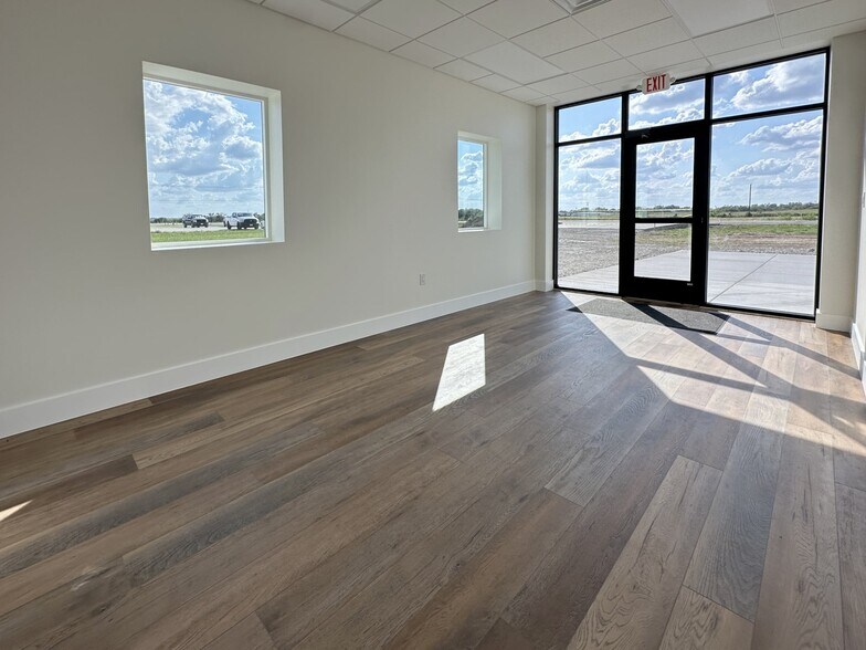 More Photos Of 1704 Westair, Gainesville Warehouse For Sale