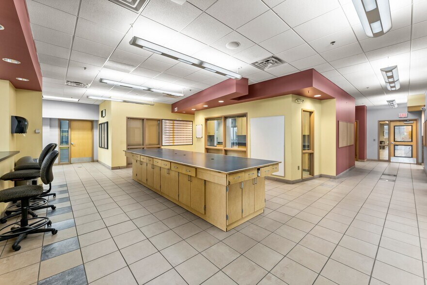 More Photos Of 11180 86th Ave N, Osseo Flex For Sale