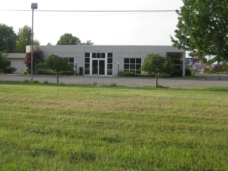 More Photos Of 8384 Market St, Youngstown Freestanding For Sale