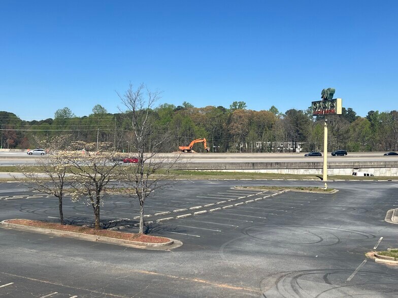 More Photos Of 6363 Peachtree Industrial Blvd, Atlanta Restaurant For Lease