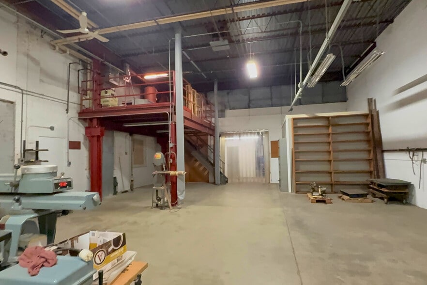More Photos Of 229-261 Merriam St, Bridgeport Warehouse For Lease