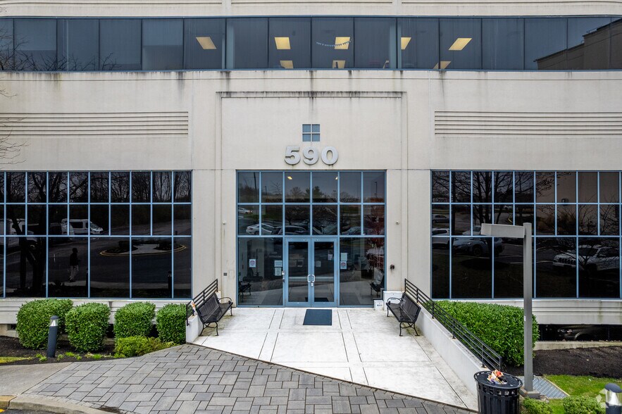 More Photos Of 590 Naamans Rd, Claymont Office For Lease