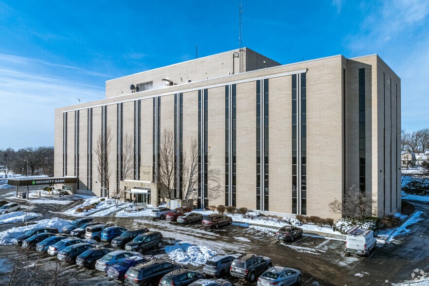 More Photos Of 5800 Foxridge Dr, Mission Office For Lease