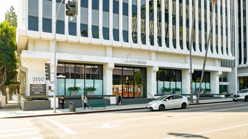 More Photos Of 9100 Wilshire Blvd, Beverly Hills Office For Lease