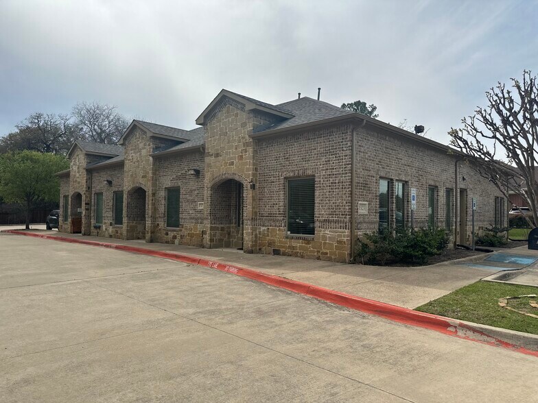 Primary Photo Of 1323 W Northwest Hwy, Grapevine Office For Lease