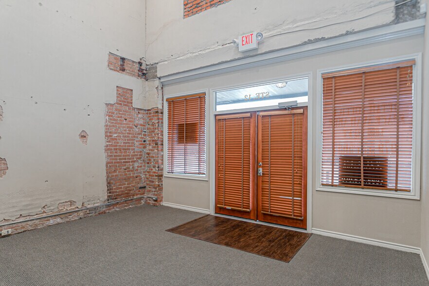 More Photos Of 208 N Bryan Ave, Bryan Office Residential For Lease