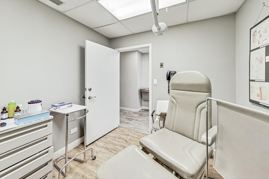 More Photos Of 2623 N Halsted St, Chicago Medical For Lease