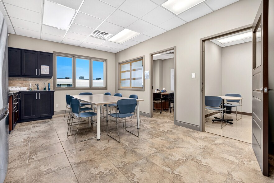 More Photos Of 5495 Canotek Rd, Ottawa Research And Development For Lease