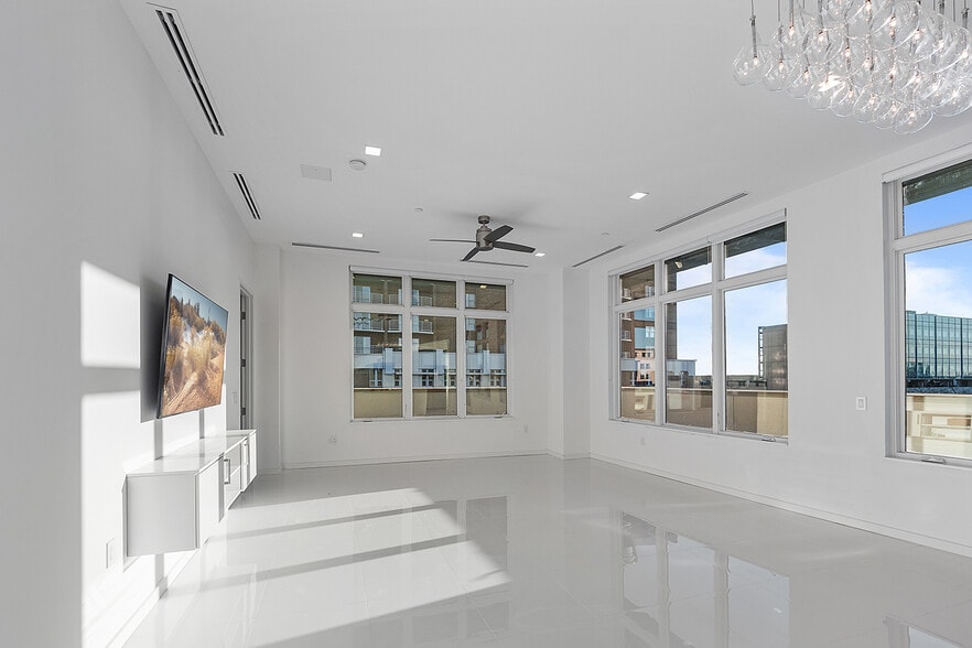 More Photos Of 400 S Old Woodward Ave, Birmingham Apartments For Sale