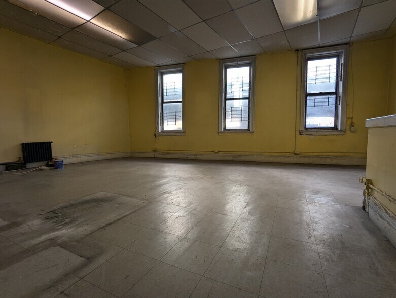 More Photos Of 1630 Westchester Ave, Bronx Office For Lease