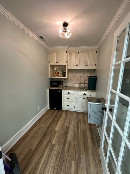 More Photos Of 4920-4928 Windy Hill Dr, Raleigh Office Residential For Lease