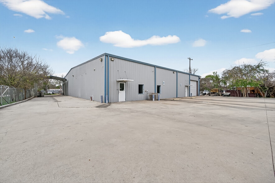 More Photos Of 10038 Grover Ln, Houston Warehouse For Sale