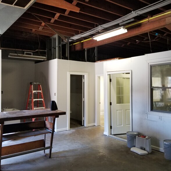 More Photos Of 7311 Highland St, Springfield Warehouse For Lease