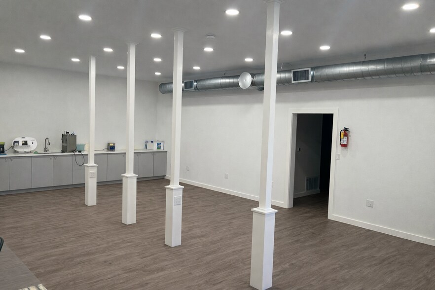 More Photos Of 13025 Harmon Rd, Fort Worth Industrial For Sale