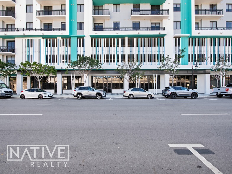 Primary Photo Of 2001 Hollywood Blvd, Hollywood Apartments For Lease