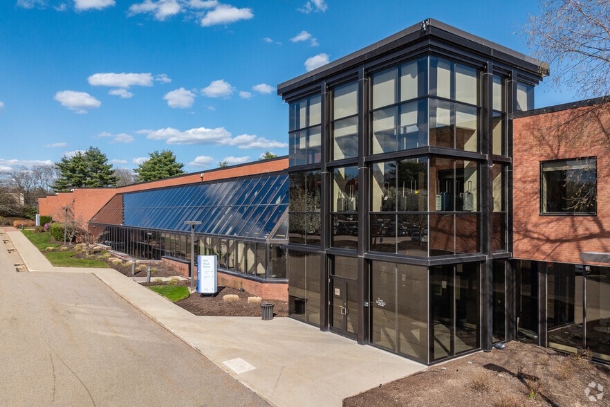 More Photos Of 575 West St, Mansfield Light Distribution For Lease