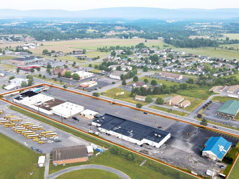 More Photos Of 45 E Chestnut St, Mifflinburg Unknown For Lease