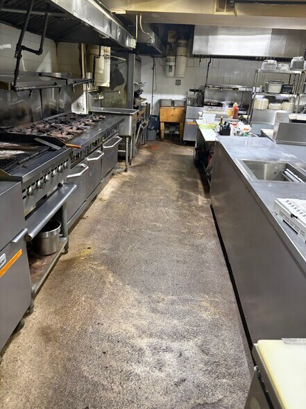 More Photos Of 101 City Island Ave, Bronx Restaurant For Lease