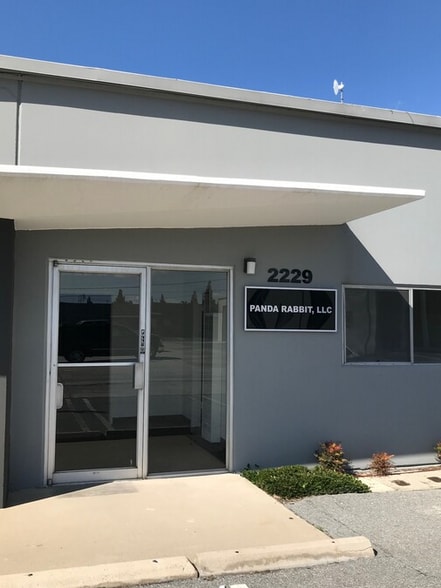 More Photos Of 2217-2231 S Grand Ave, Santa Ana Manufacturing For Lease