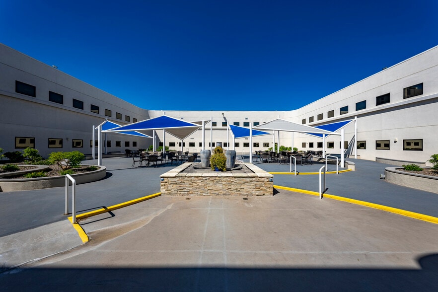 More Photos Of 1300 N 12th St, Phoenix Medical For Lease