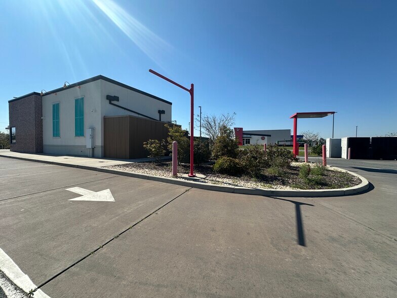 More Photos Of 2005 Ohio Ave N, Live Oak Fast Food For Lease