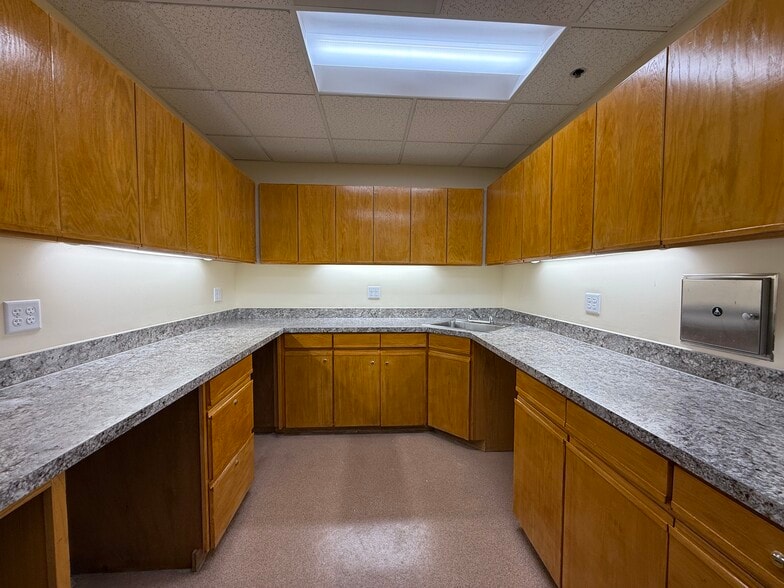 More Photos Of 33 Bartlett St, Lowell Medical For Lease