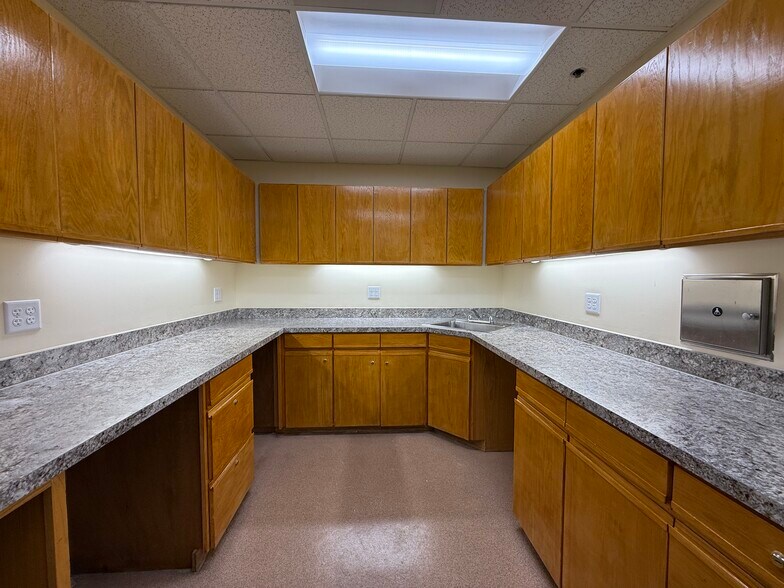 More Photos Of 33 Bartlett St, Lowell Medical For Lease