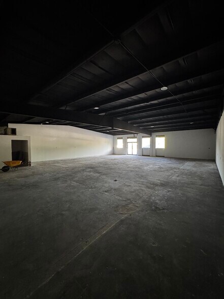 More Photos Of 3200-3206 S West Shore Blvd, Tampa Storefront For Lease