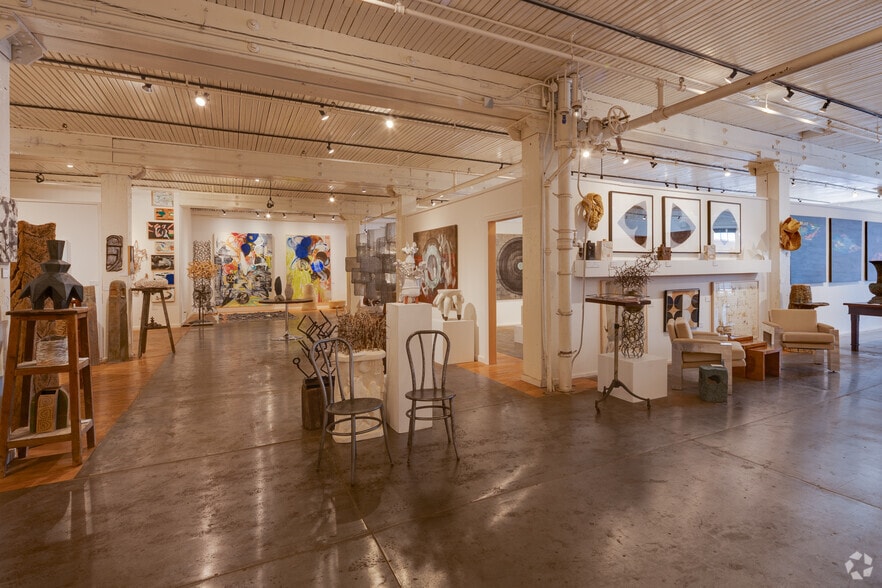 More Photos Of 3636 S Iron St, Chicago Light Distribution For Sale